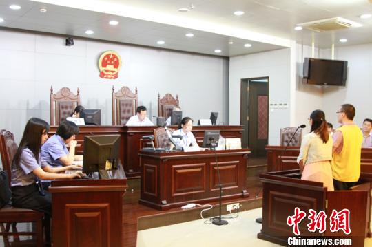 庭审现场 徐宇红 摄